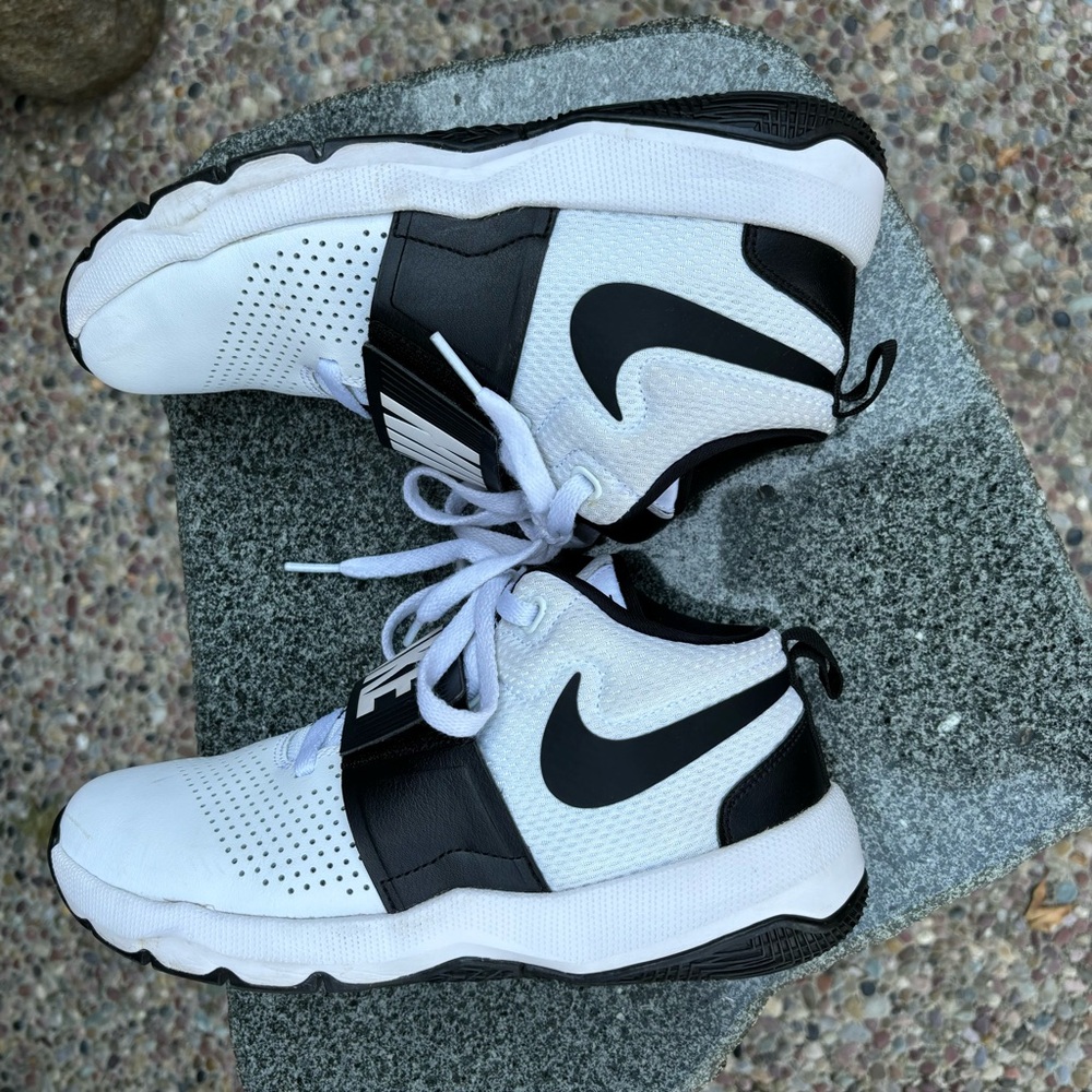 ✨ NIKE TEAM HUSTLE D 8 SNEAKERS ✨ - Picture 5 of 11